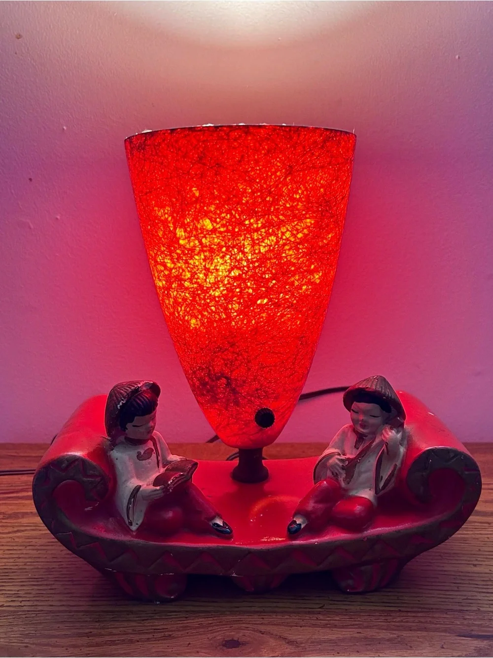 Vtg Mcm Red Metro Ware Asian Oriental Chalk Ware Fiberglass Cone Shade TV Lamp